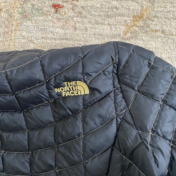 NWT THE NORTH FACE Youth Kids Thermoball Lightweight Jacket SIZE S (7-8) - Picture 3 of 8